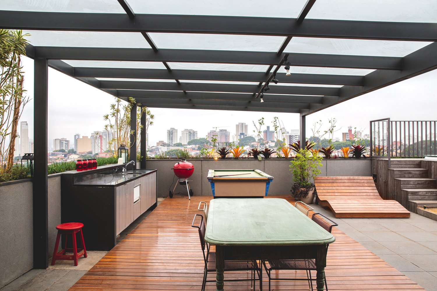 小復式公寓 - 樓頂裝修設(shè)計效果圖